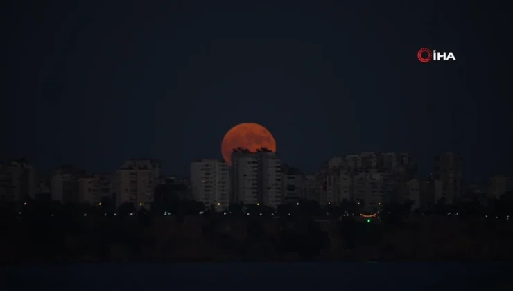 Antalya’da Süper Ay manzarası hayran bıraktı